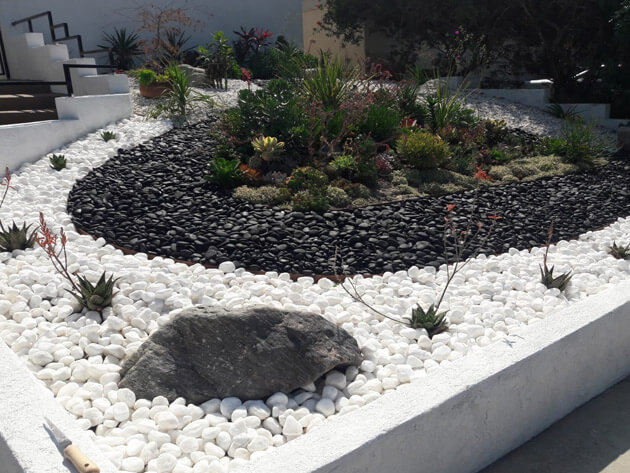 Landscaping With River Rock & Pebble