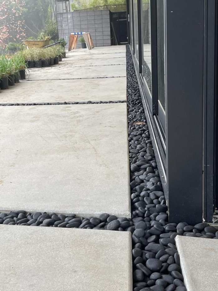 decorate with mexican black pebbles